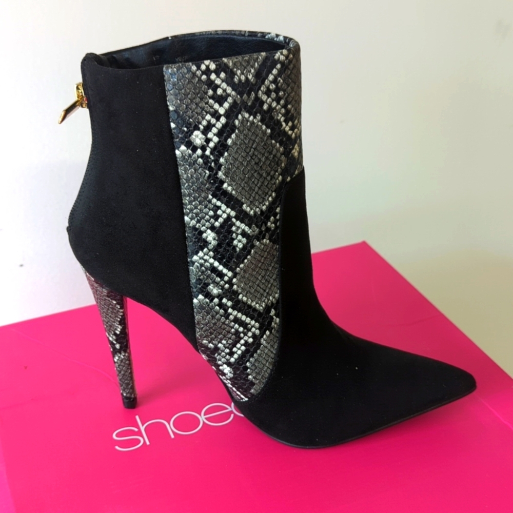 Shoedazzle heeled boot